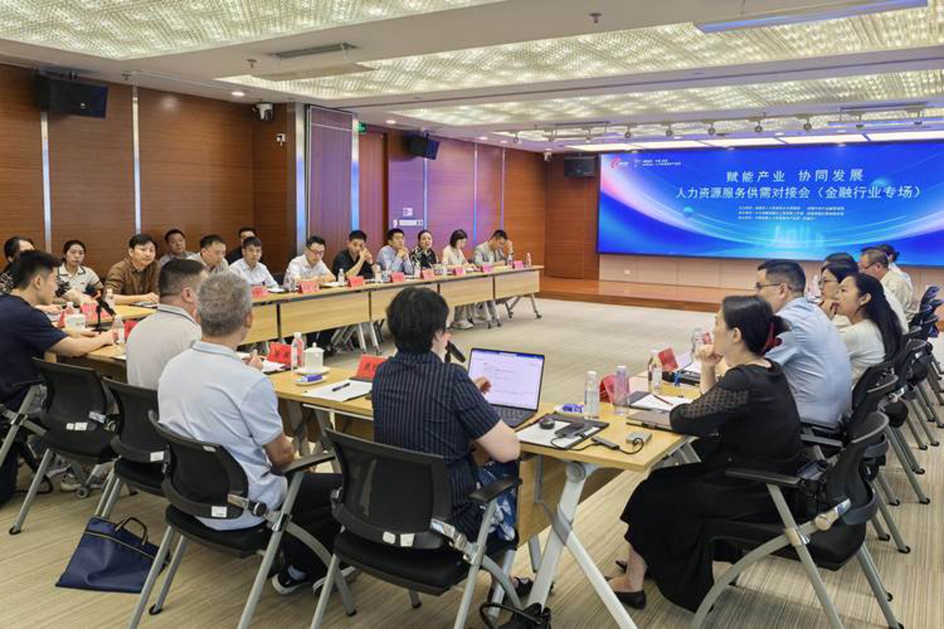银行招聘动态:机遇与挑战并存